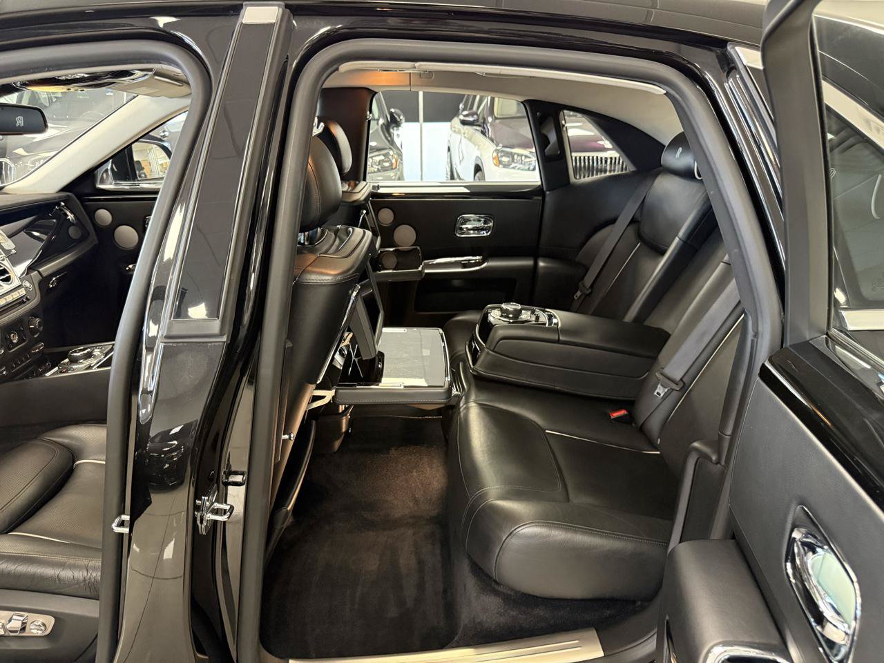 Used 2016 Rolls-Royce Ghost RWD image 11