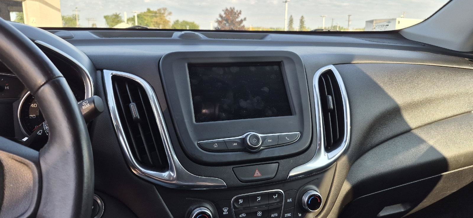 Used 2019 Chevrolet Equinox LT w/ Driver Convenience Package AWD/4WD image 9