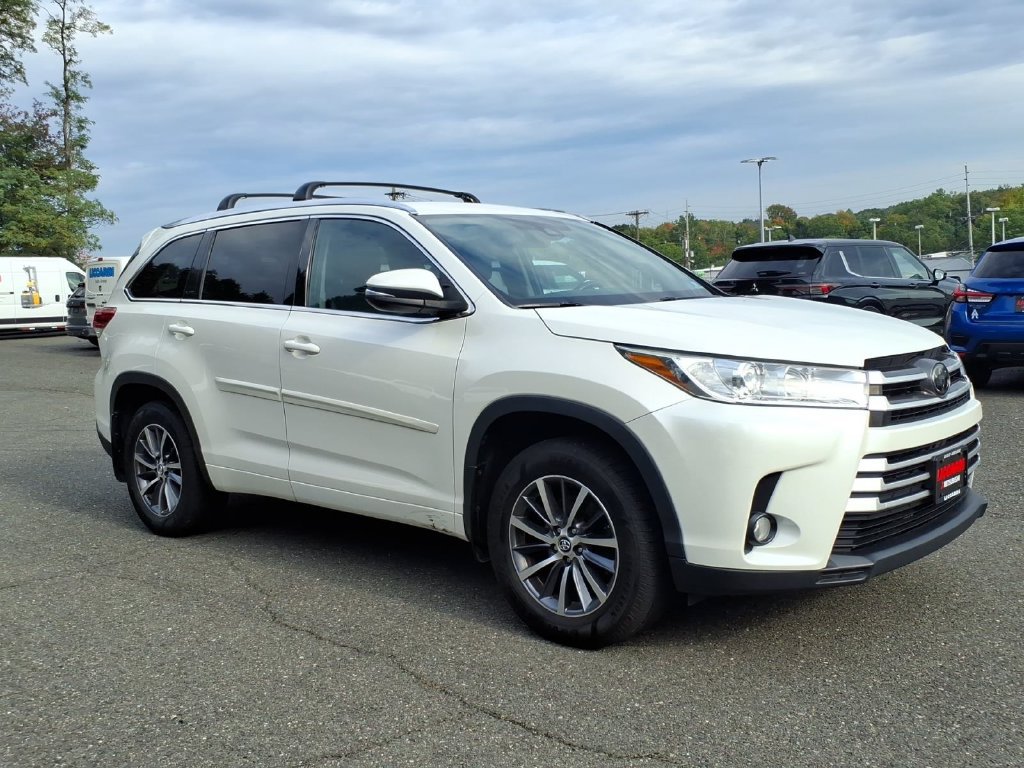 Used 2018 Toyota Highlander XLE w/ Protection Package #3 AWD/4WD image 1