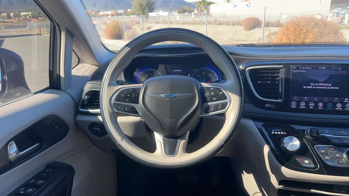 Used 2020 Chrysler Pacifica Limited image 10