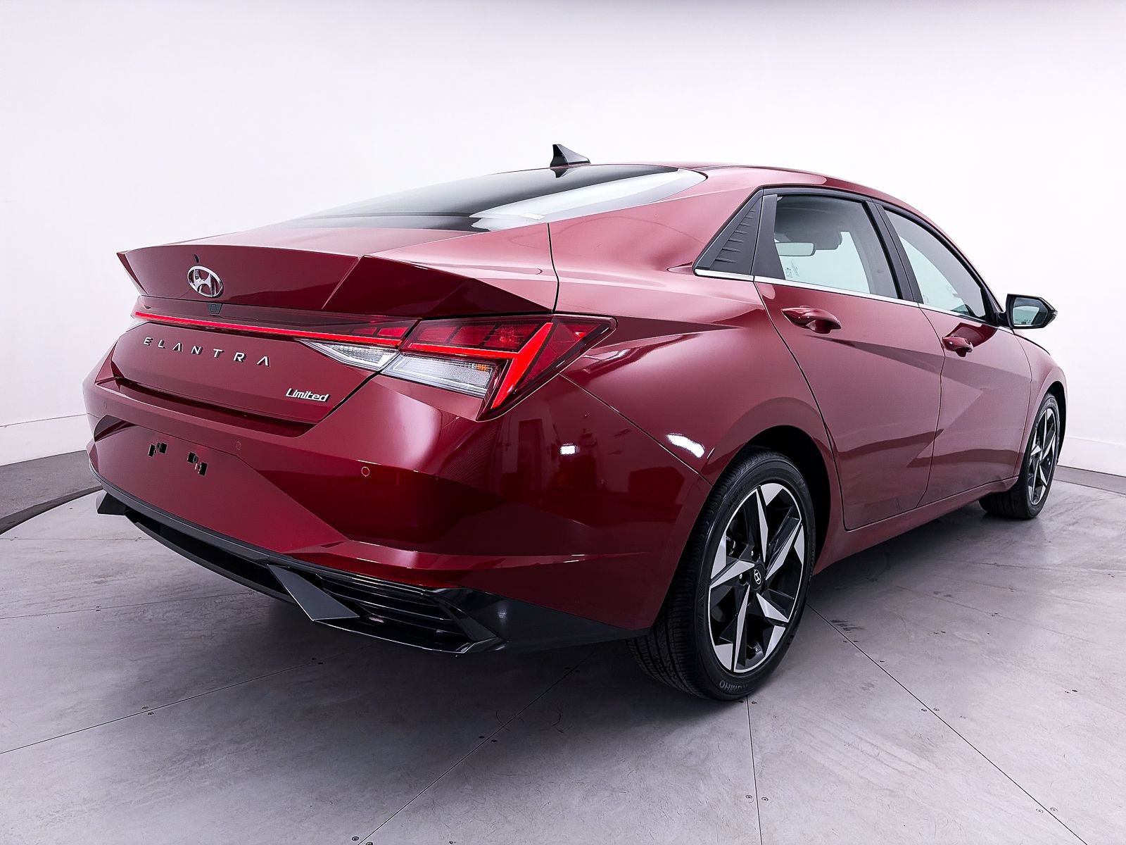 Used 2023 Hyundai Elantra Limited FWD image 16