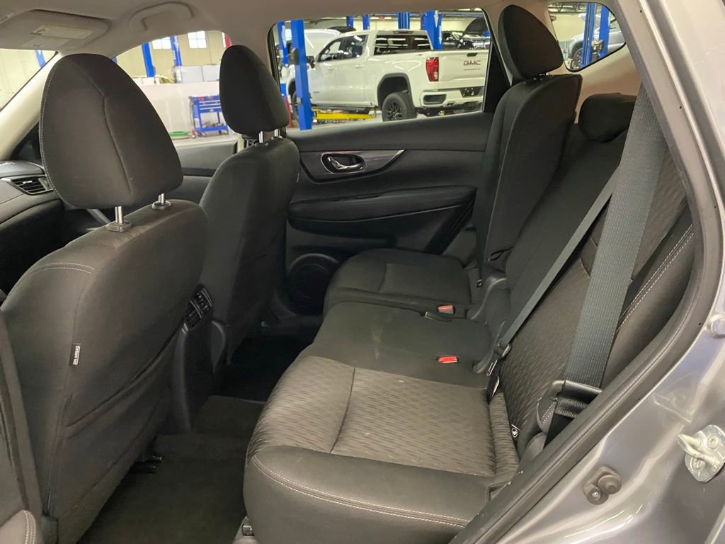 Used 2018 Nissan Rogue SV AWD/4WD image 14
