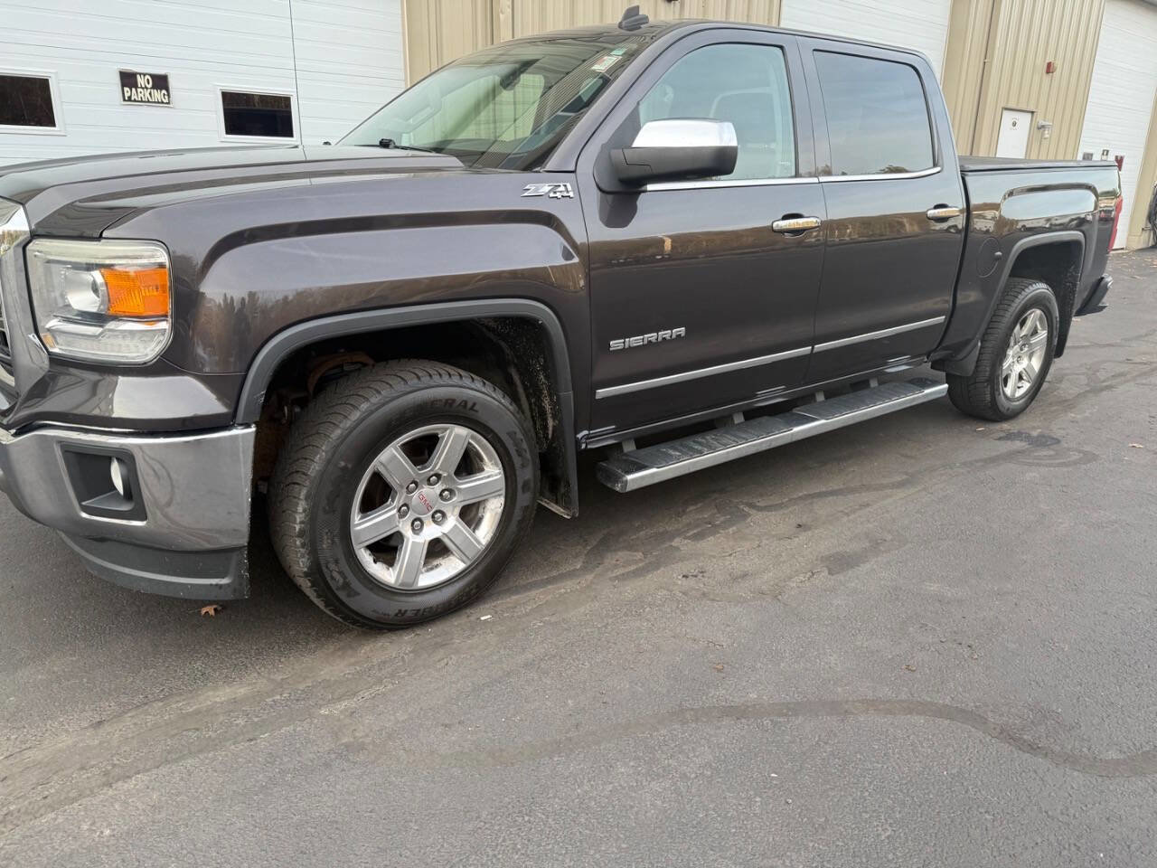 Used 2014 GMC Sierra 1500 SLT w/ Suspension Package, Off-Road image 6