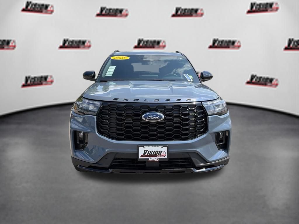 Used 2025 Ford Explorer ST-Line w/ Premium Package AWD/4WD image 2