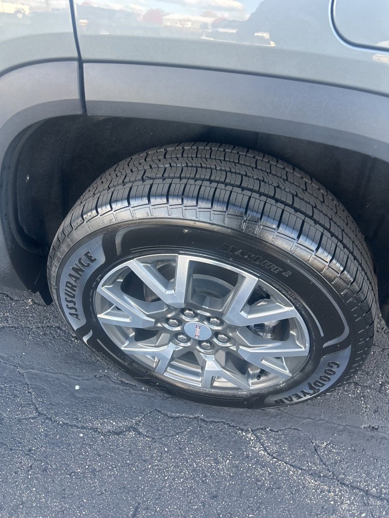 Certified 2023 GMC Acadia SLE w/ Driver Convenience Package image 11