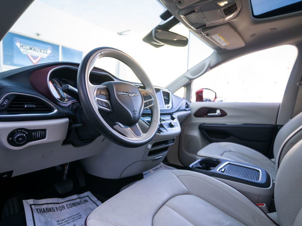 Used 2020 Chrysler Pacifica Limited w/ Tire & Wheel Group image 4
