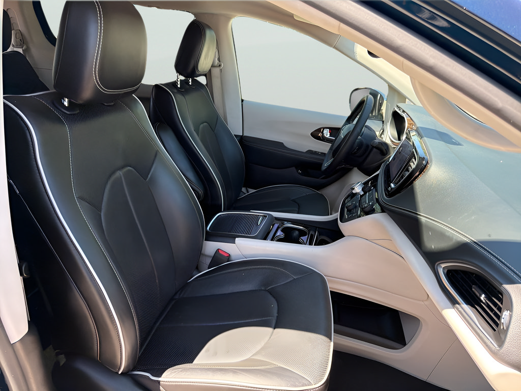 Used 2023 Chrysler Pacifica Limited FWD image 39