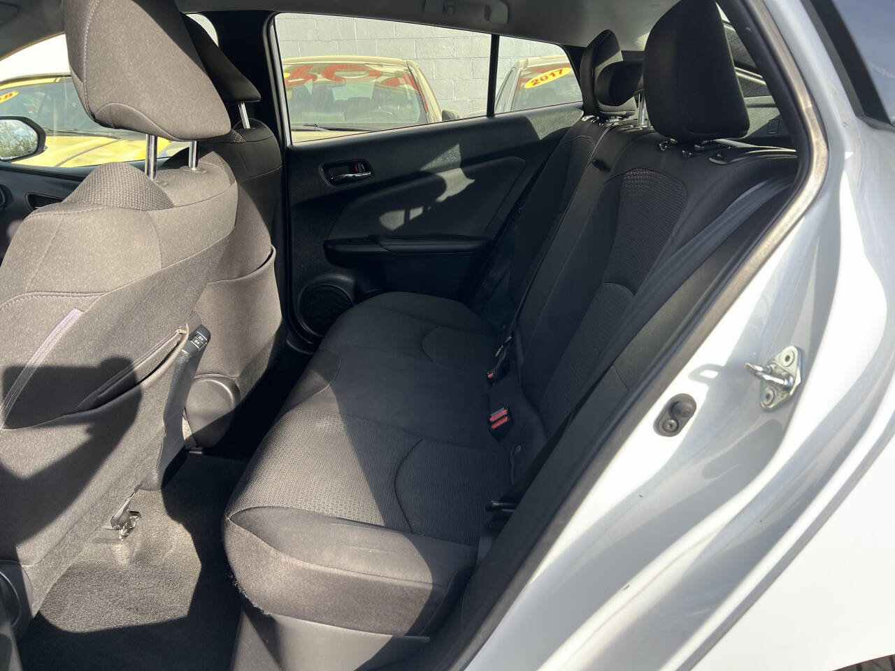 Used 2021 Toyota Prius LE image 7