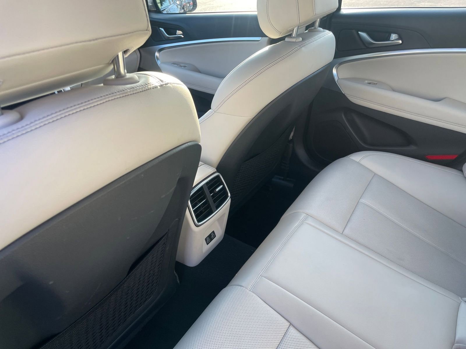 Used 2025 Genesis G70 2.5T image 24