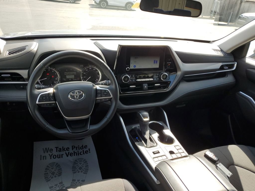 Used 2024 Toyota Highlander LE image 33