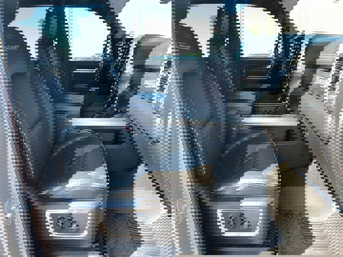 Used 2019 RAM 1500 Laramie w/ Sport Appearance Package image 26