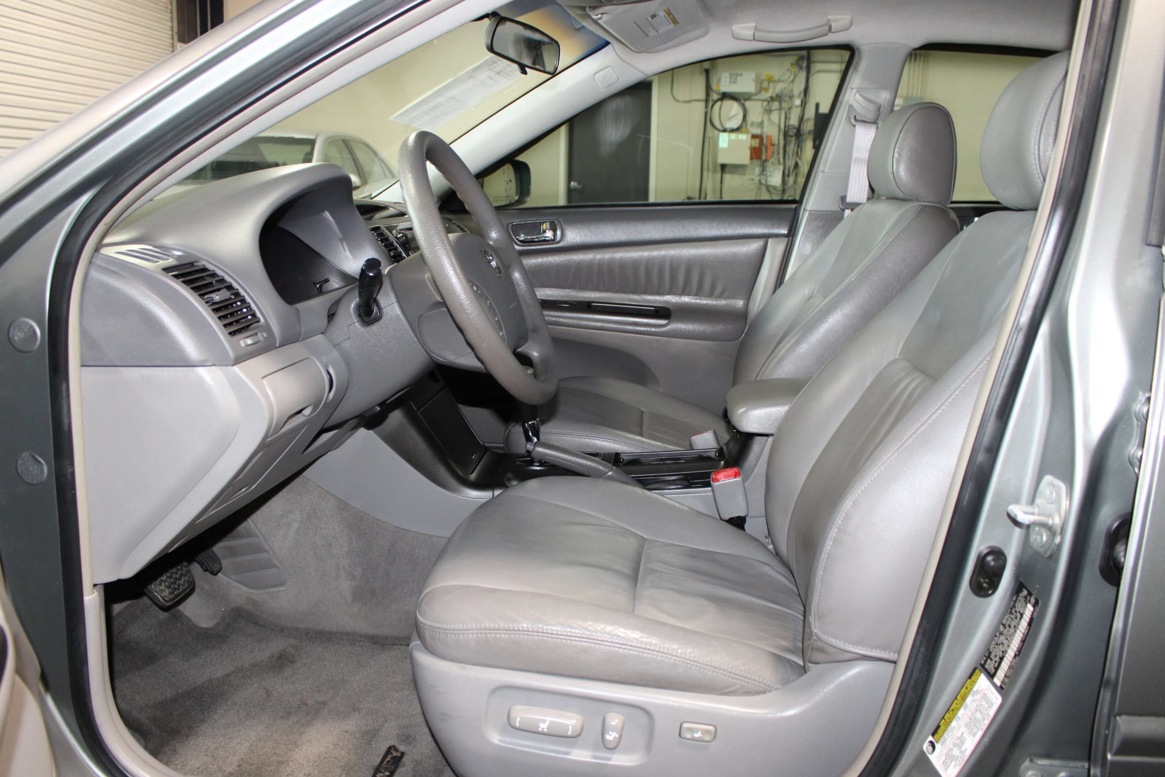 Used 2006 Toyota Camry LE FWD image 8
