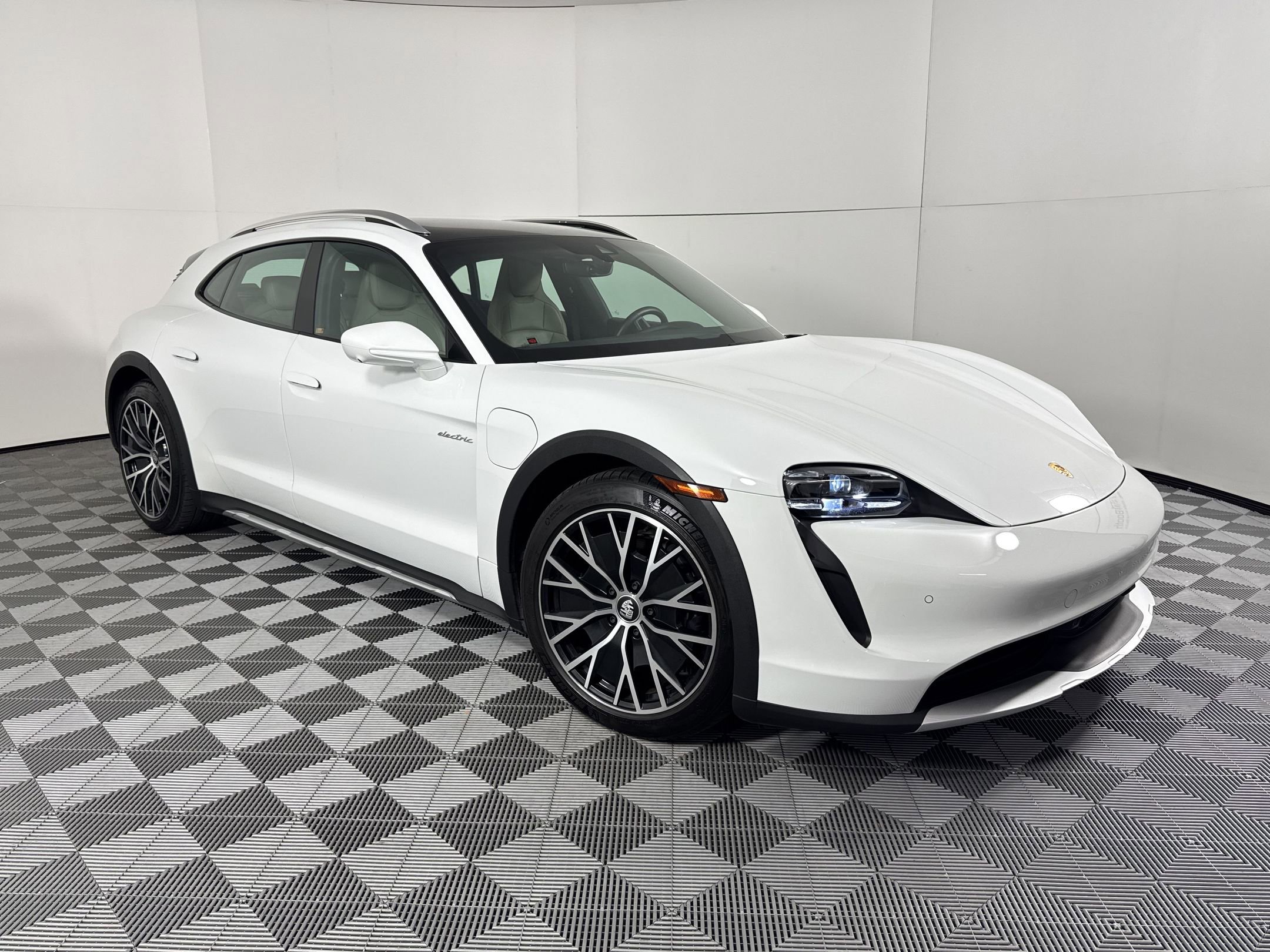 Certified 2024 Porsche Taycan 4 Cross Turismo AWD/4WD image 7