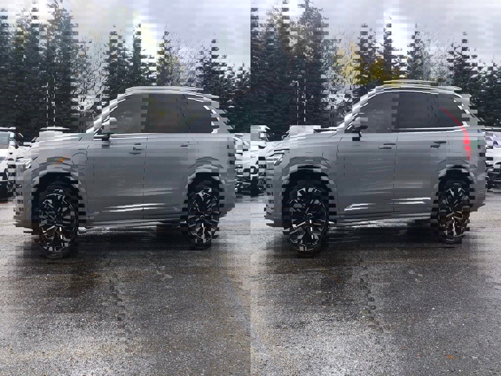 New 2026 Volvo XC90 T8 Plus w/ Protection Package Premier image 7