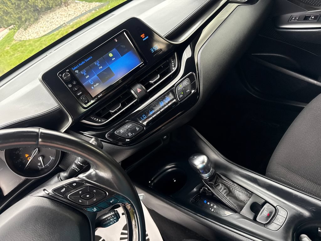 Used 2018 Toyota C-HR XLE FWD image 16