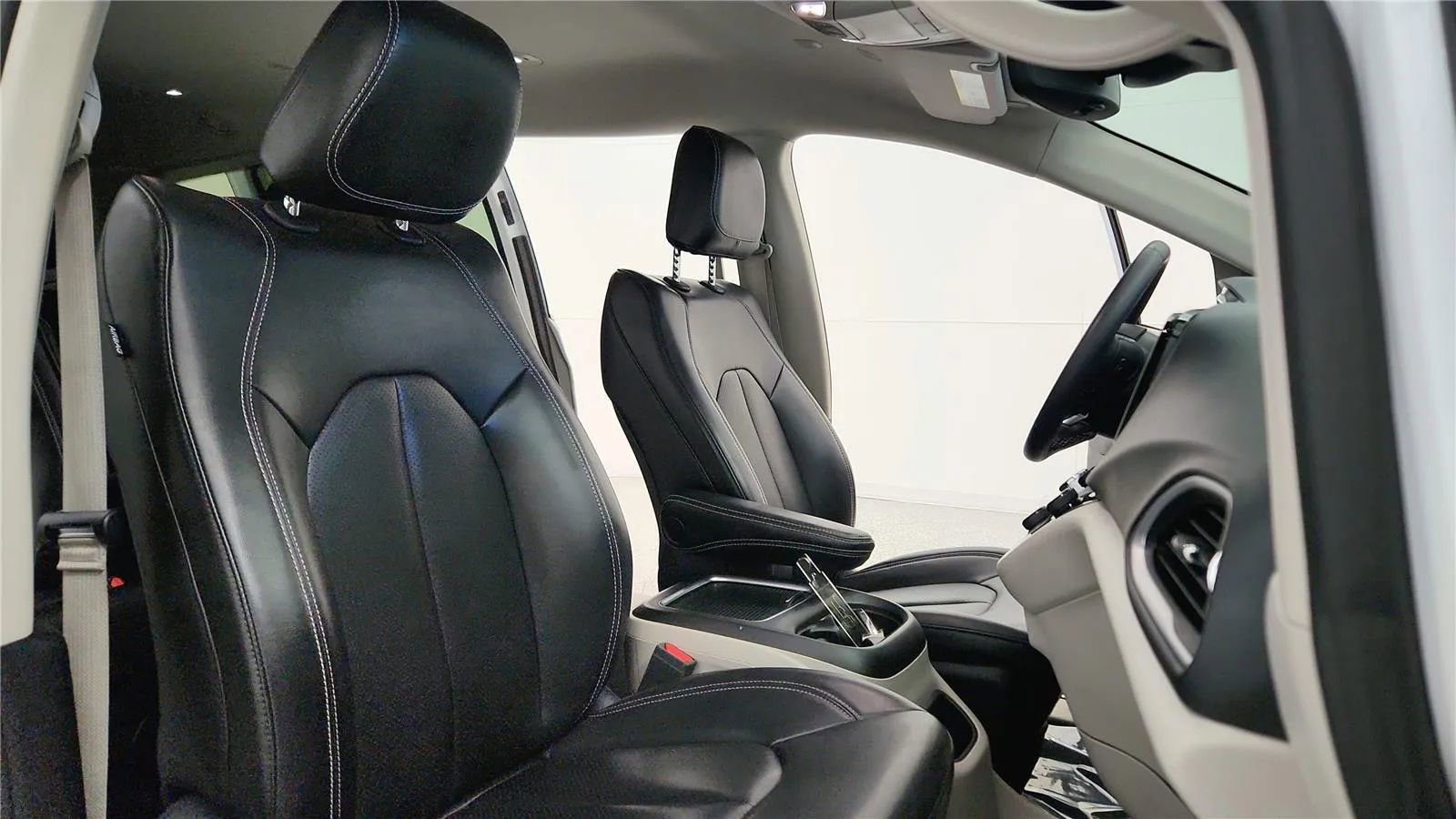 Used 2023 Chrysler Pacifica Touring-L FWD image 40