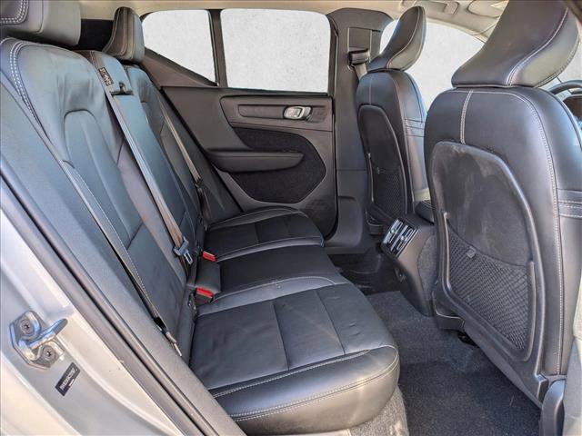 Used 2019 Volvo XC40 T5 Momentum image 23
