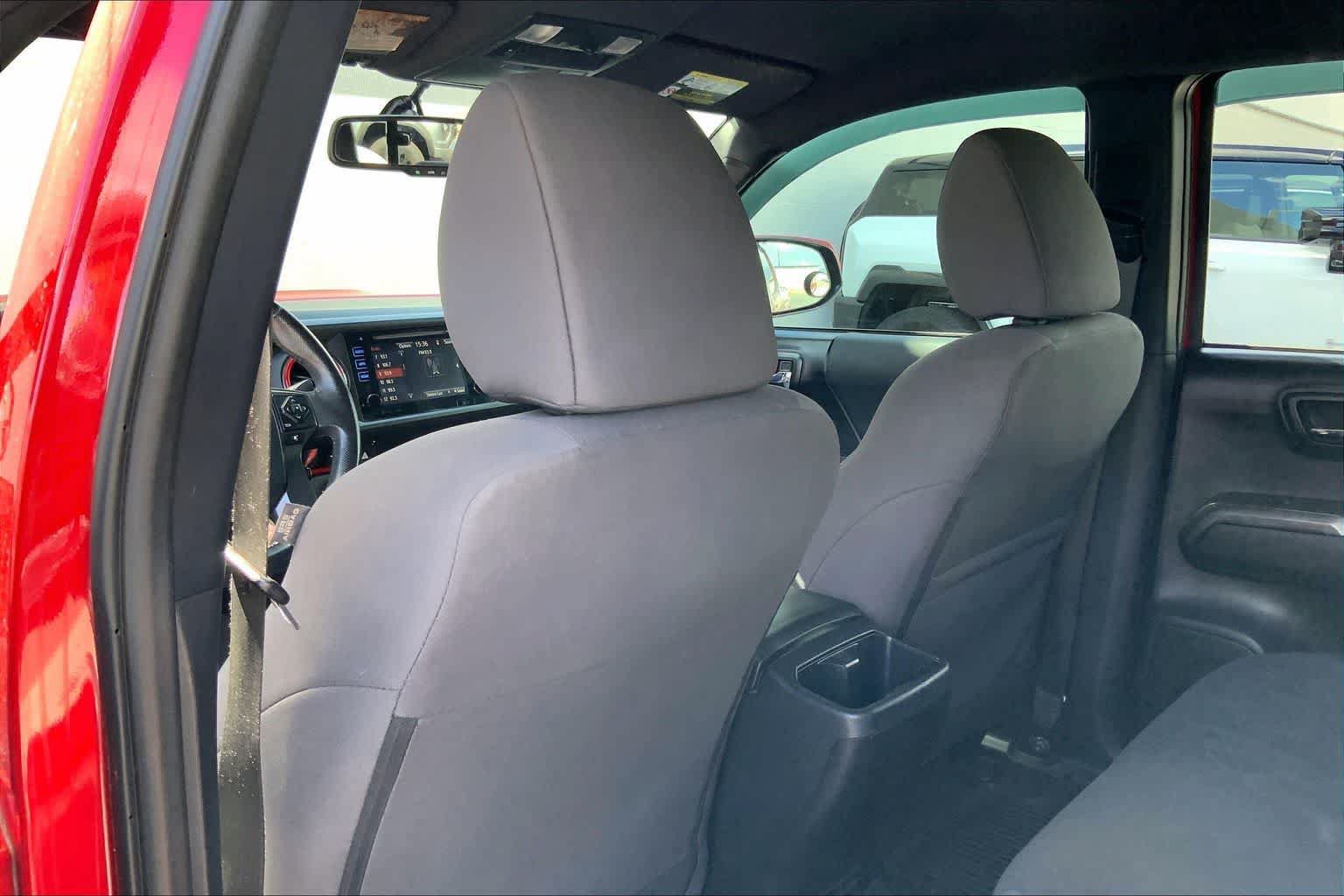 Used 2016 Toyota Tacoma SR AWD/4WD image 12