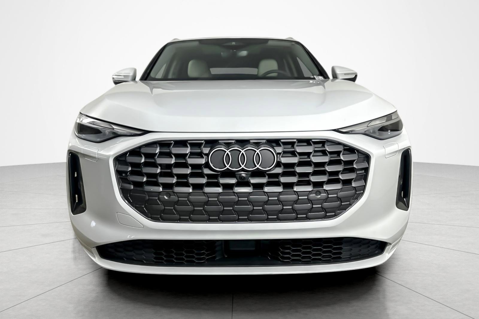 Used 2025 Audi Q5 Premium w/ Convenience Package image 8