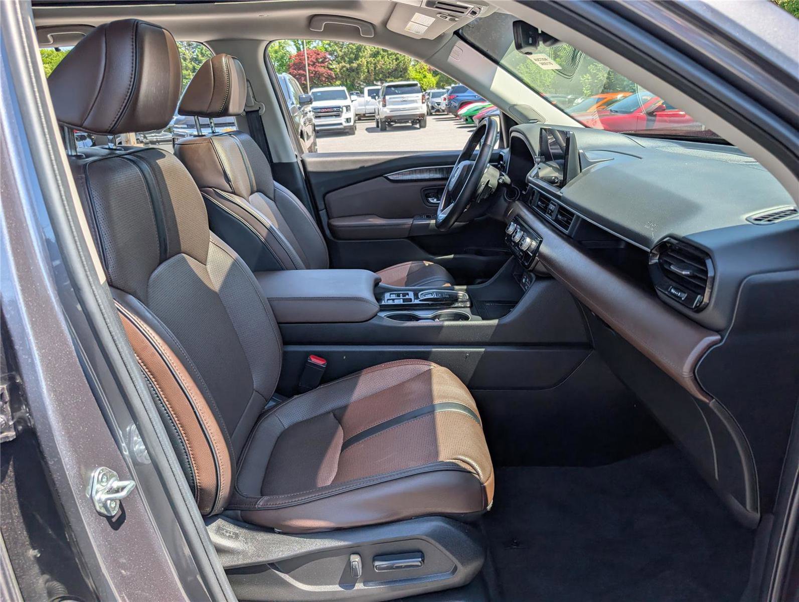Used 2023 Honda Pilot Elite image 11