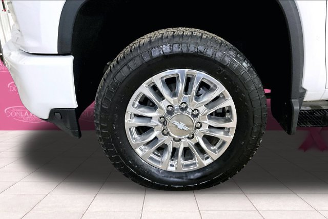 Used 2020 Chevrolet Silverado 2500 High Country w/ Technology Package AWD/4WD image 12