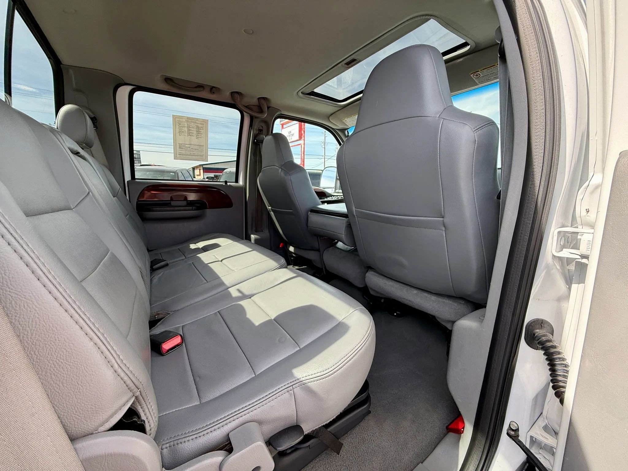 Used 2005 Ford F350 Lariat image 19