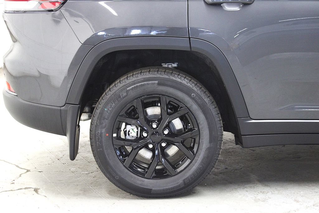 New 2026 Jeep Grand Cherokee Altitude AWD/4WD image 36
