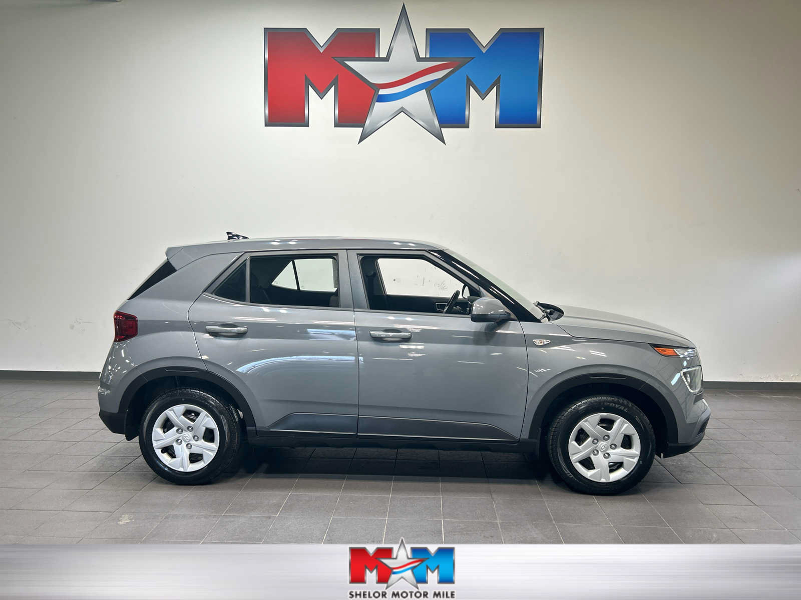 Used 2020 Hyundai Venue SE FWD image 1