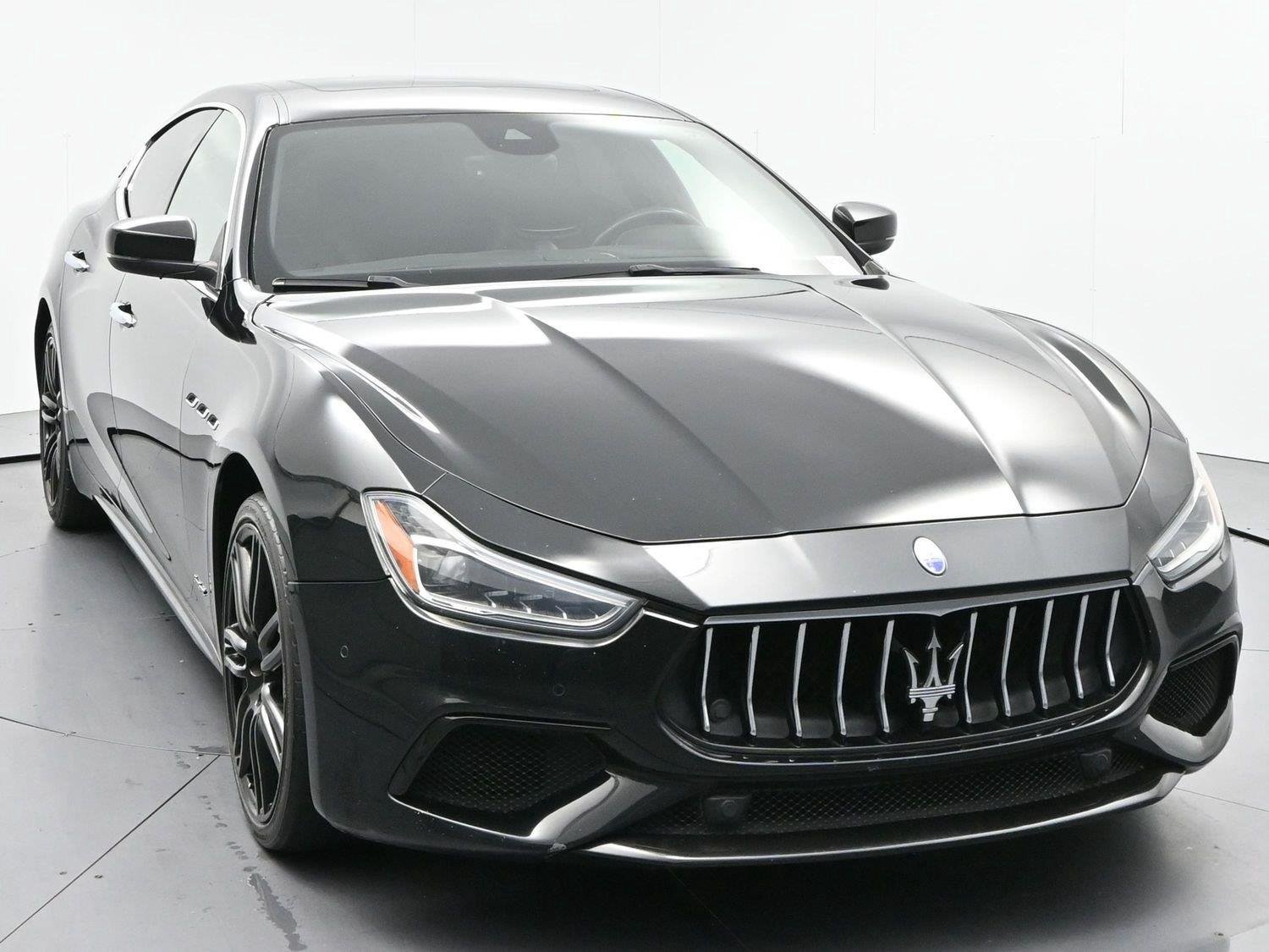 Used 2018 Maserati Ghibli S GranSport RWD image 2
