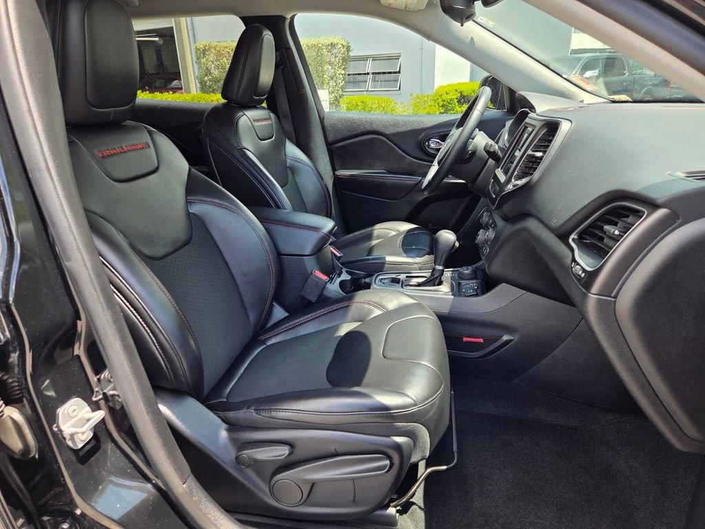 Used 2019 Jeep Cherokee Trailhawk w/ Cold Weather Group AWD/4WD image 19