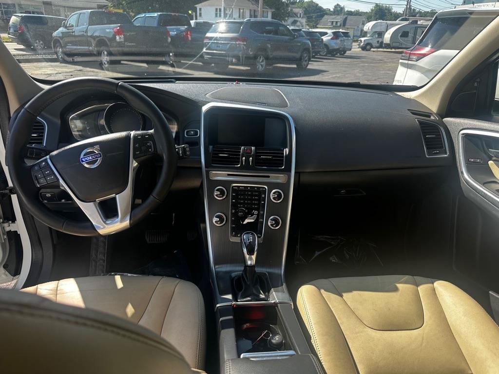 Used 2016 Volvo XC60 T6 Platinum w/ Climate Package AWD/4WD image 12