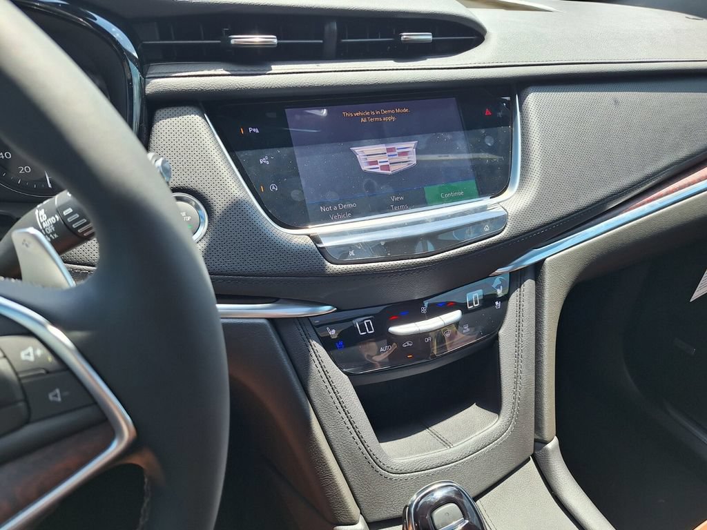 New 2026 Cadillac XT5 Sportv w/ LPO, Onyx Lite Package AWD/4WD image 16