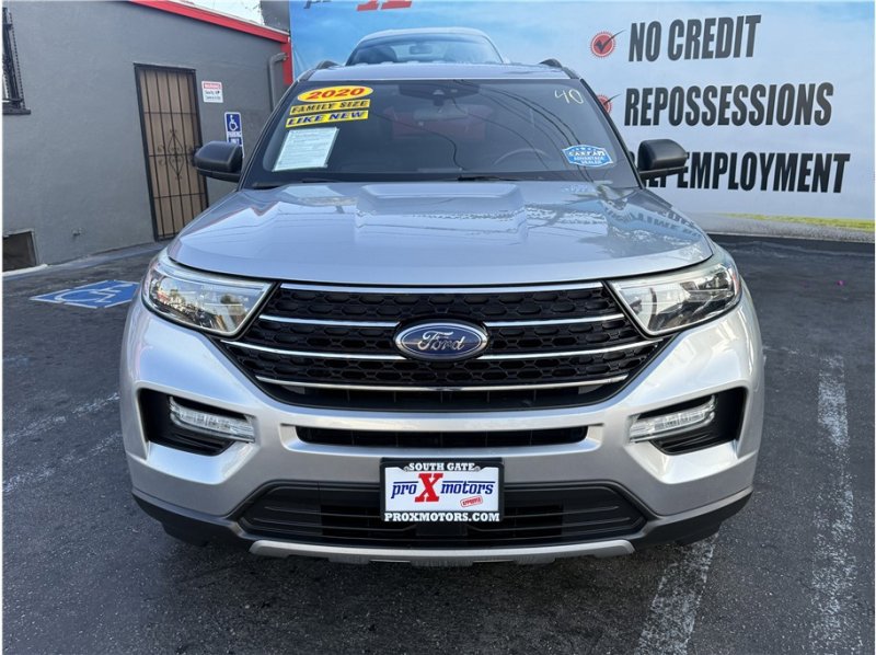 Used 2020 Ford Explorer XLT w/ Equipment Group 202A image 2