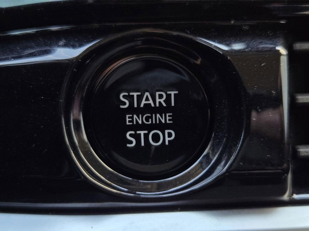 Certified 2025 Nissan Pathfinder SV image 29