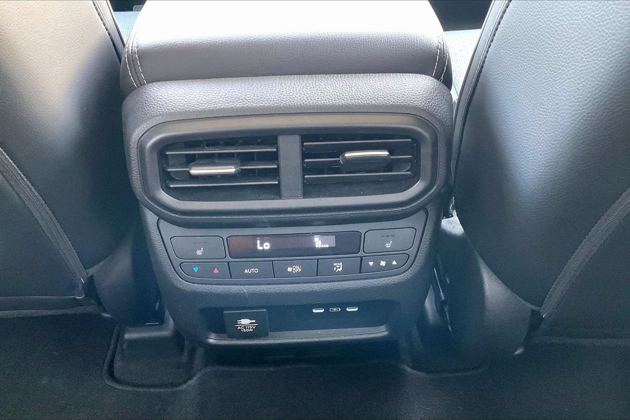 Used 2025 Honda Pilot Elite image 18