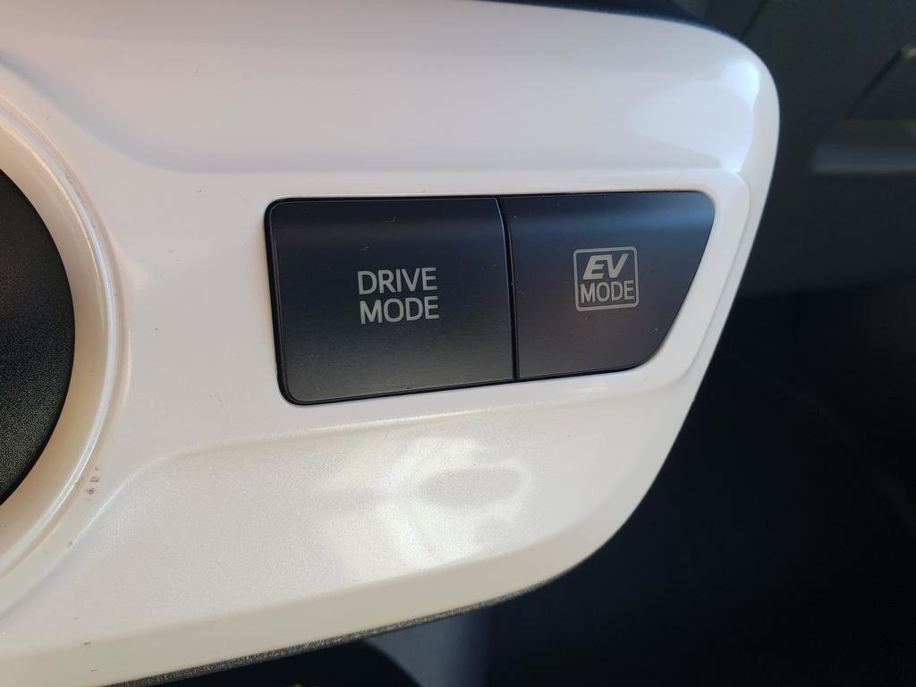 Used 2017 Toyota Prius image 21