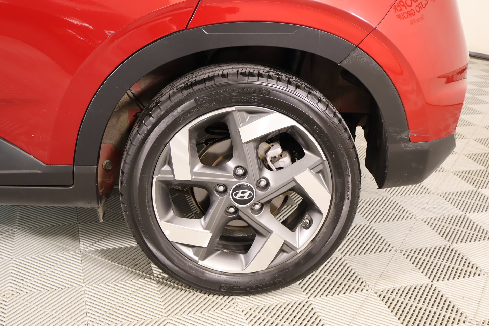 Used 2025 Hyundai Venue SEL FWD image 18