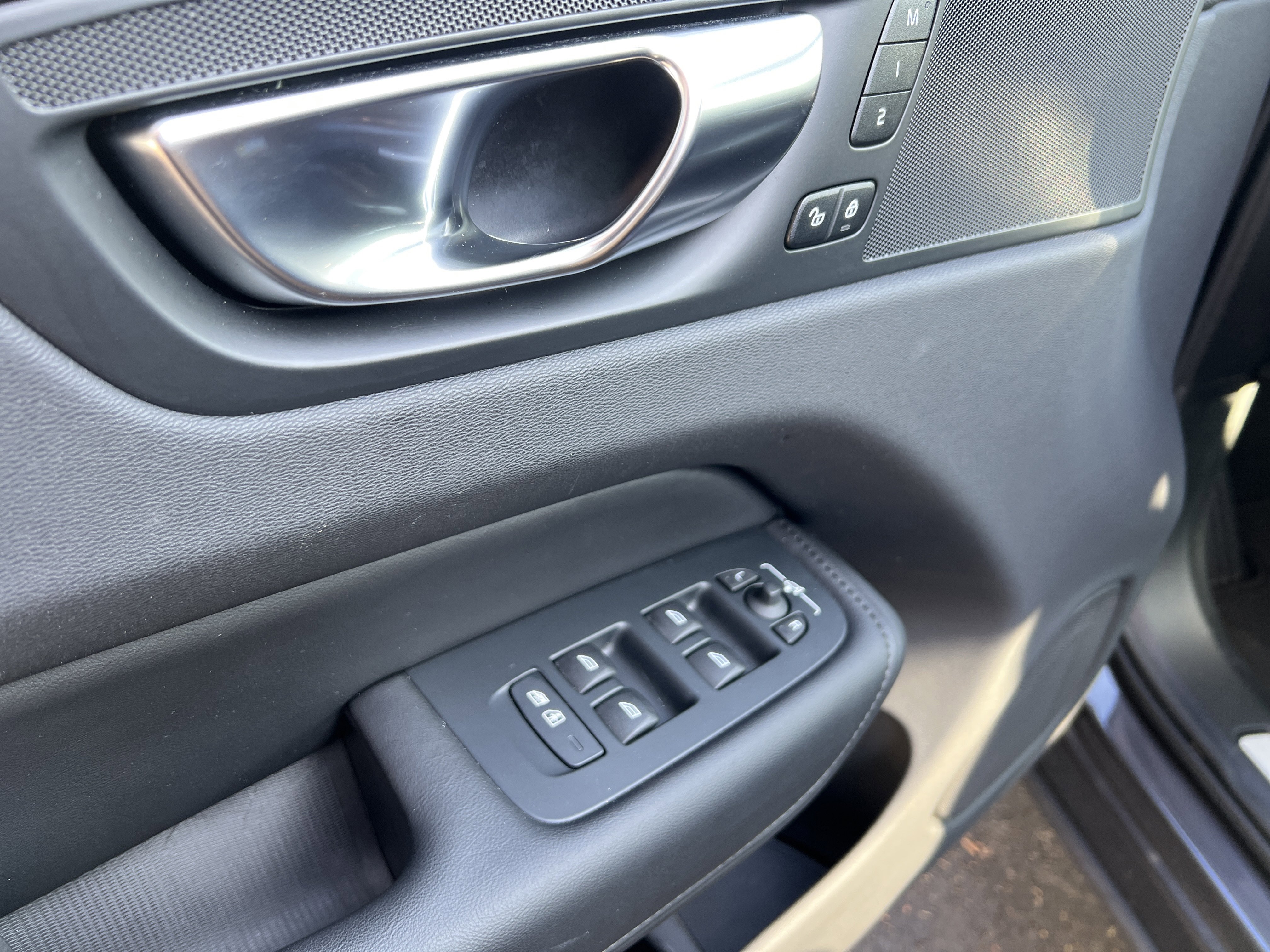 Used 2025 Volvo XC60 B5 Plus w/ Climate Package image 15