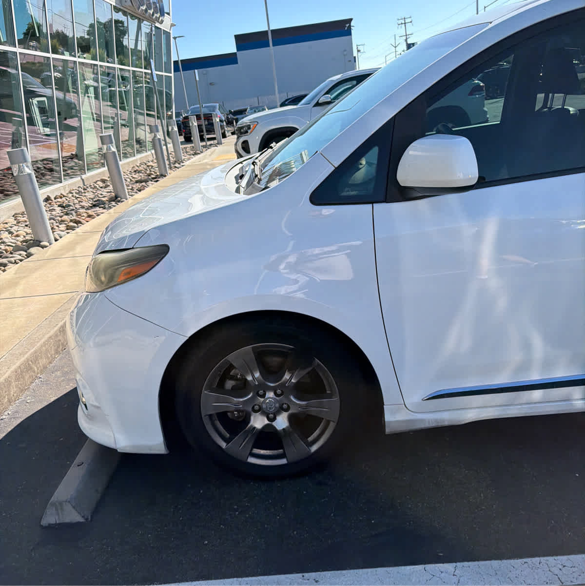 Used 2017 Toyota Sienna SE FWD image 7