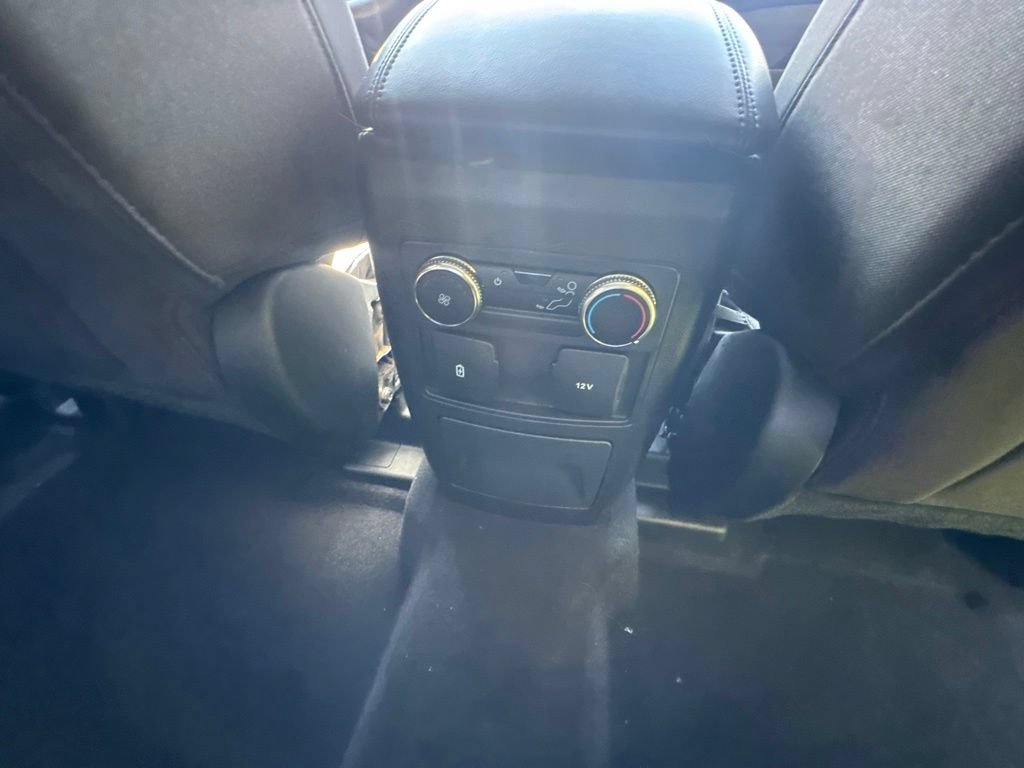 Used 2023 Ford Explorer XLT AWD/4WD image 10