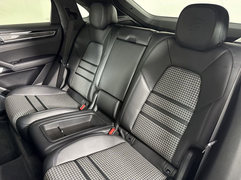 Certified 2023 Porsche Cayenne Turbo AWD/4WD image 22