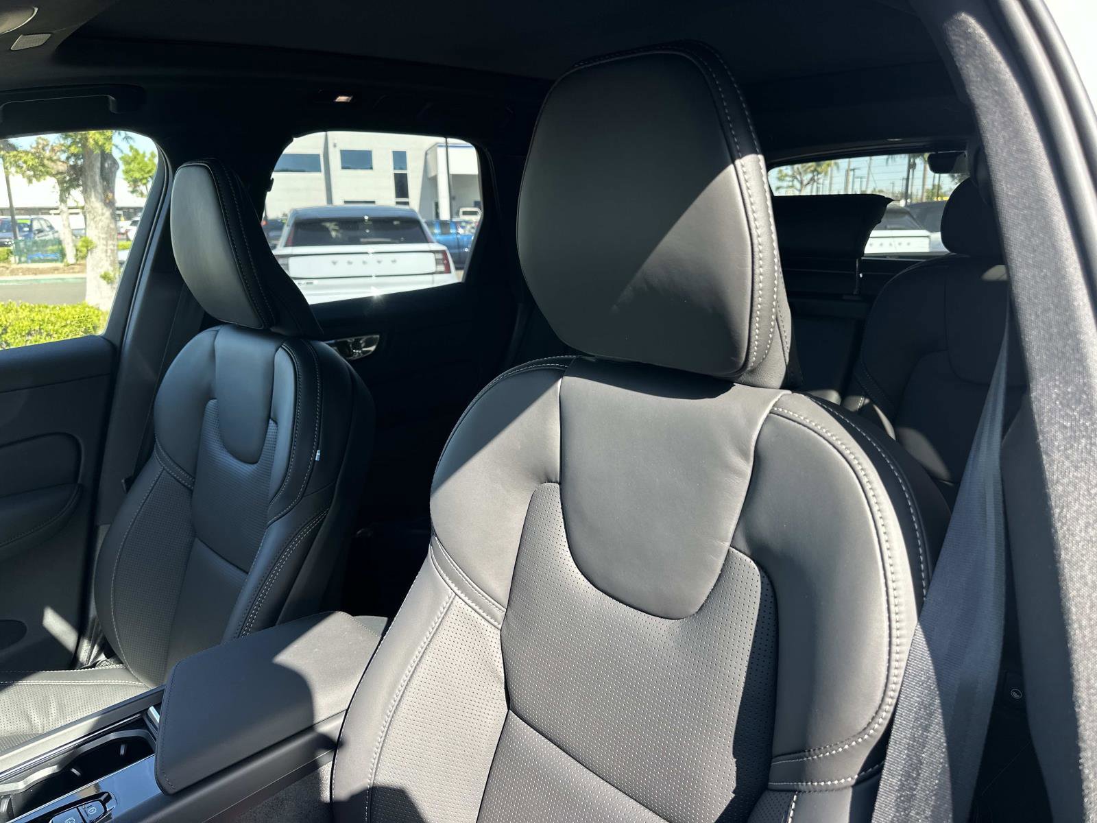 New 2026 Volvo XC60 T8 Ultra w/ Climate Package AWD/4WD image 15