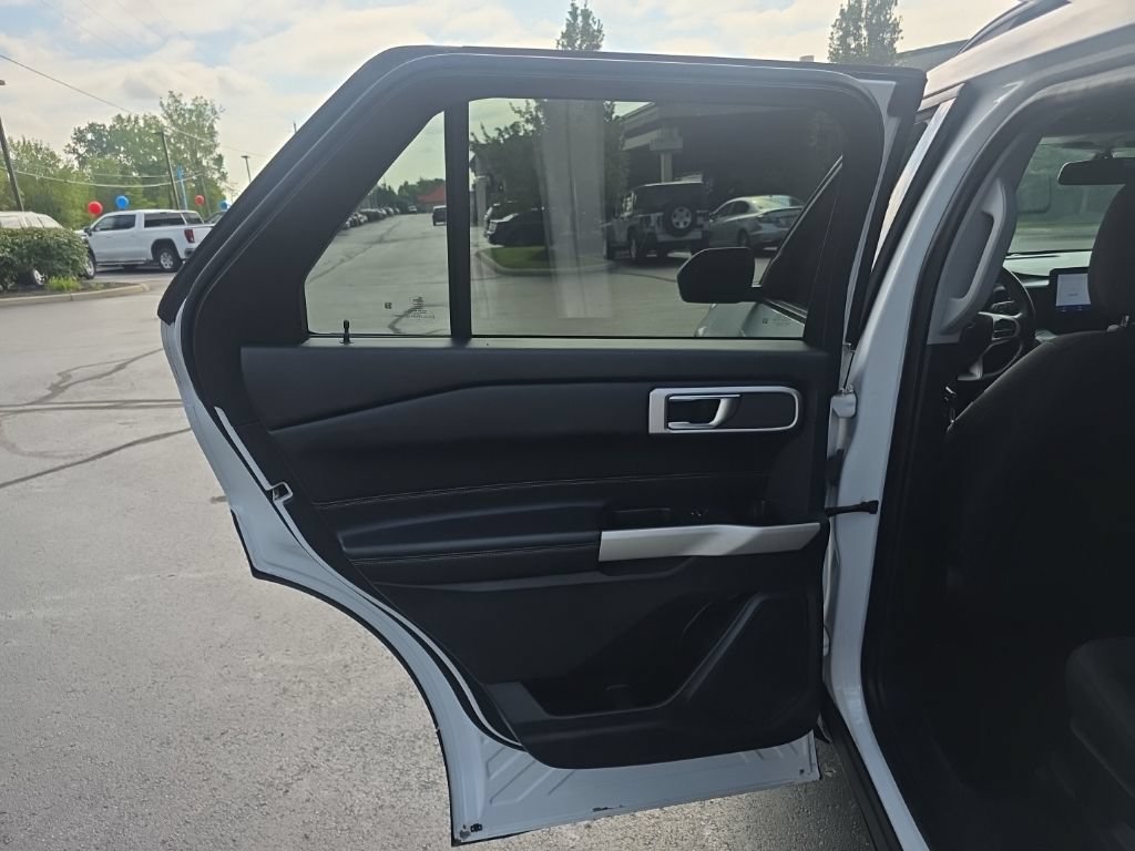 Used 2021 Ford Explorer XLT w/ Class III Trailer Tow Package AWD/4WD image 24