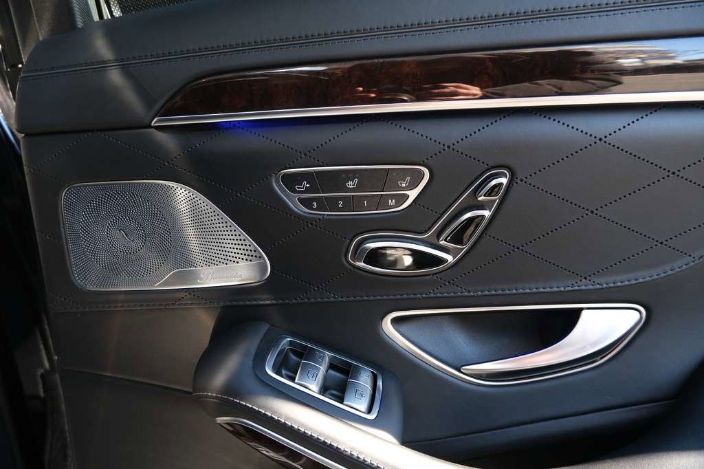Used 2018 Mercedes-Benz S 560 4MATIC Sedan w/ Premium Package image 30