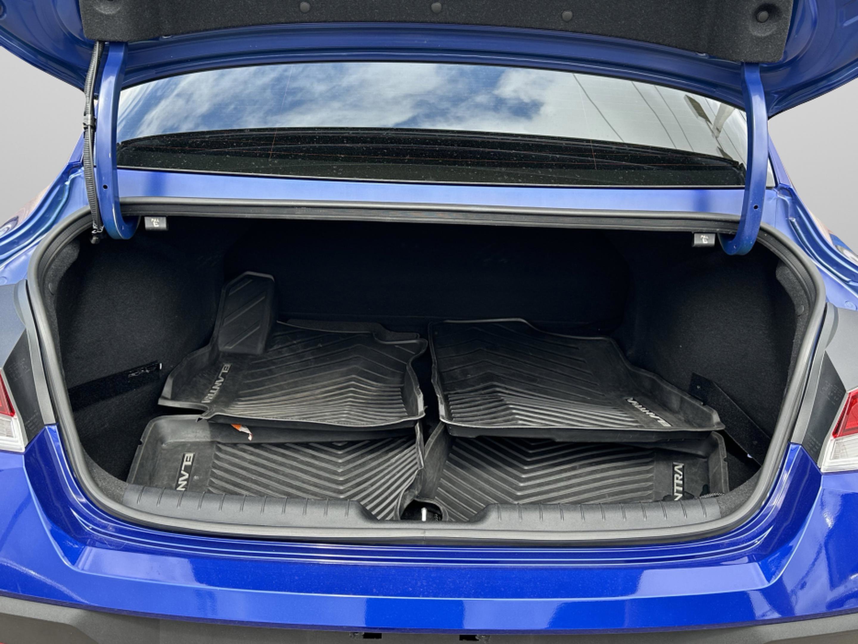 Certified 2024 Hyundai Elantra SEL image 9