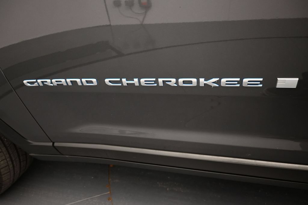 Used 2025 Jeep Grand Cherokee Limited 4xe AWD/4WD image 45