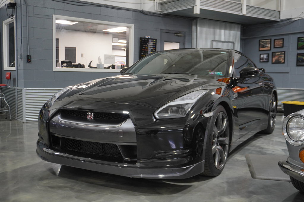 Used 2009 Nissan GT-R Premium AWD/4WD image 3