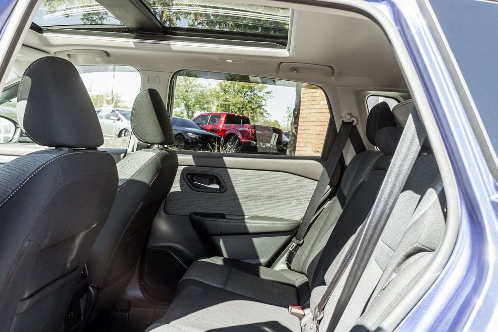 Used 2021 Nissan Rogue SV image 22