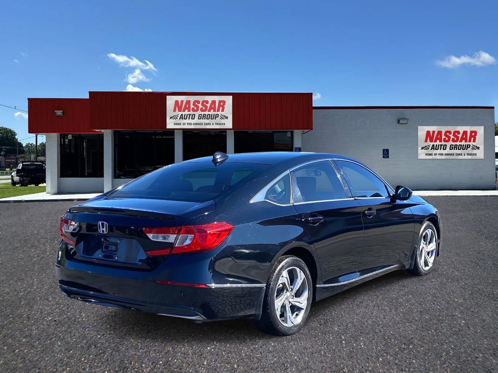 Used 2018 Honda Accord EX image 4