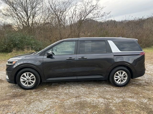 Used 2022 Kia Carnival LX image 4